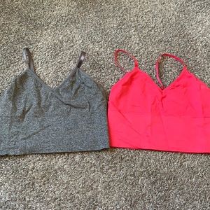 Long midi crop bras, adjustable straps that can also be cris crossed!
